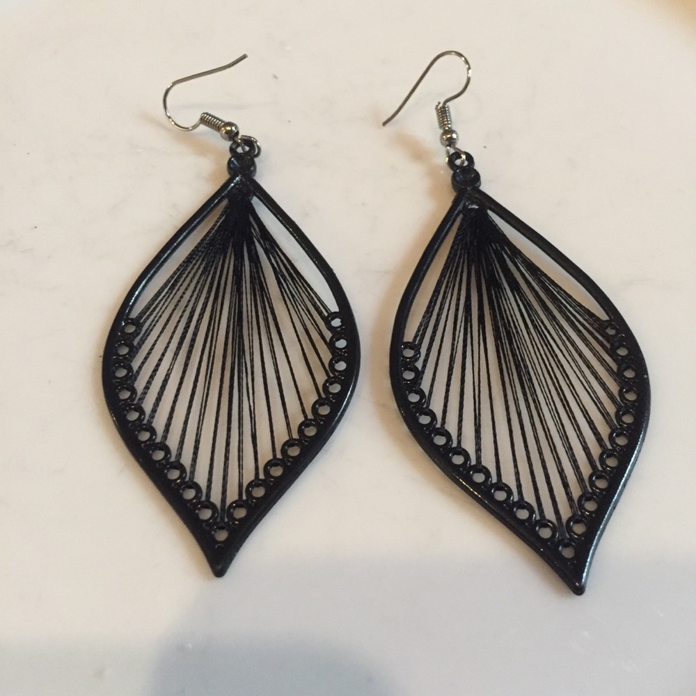 ๐ Awesome large threaded Leaf earrings ๐ - Picture 2 of 3